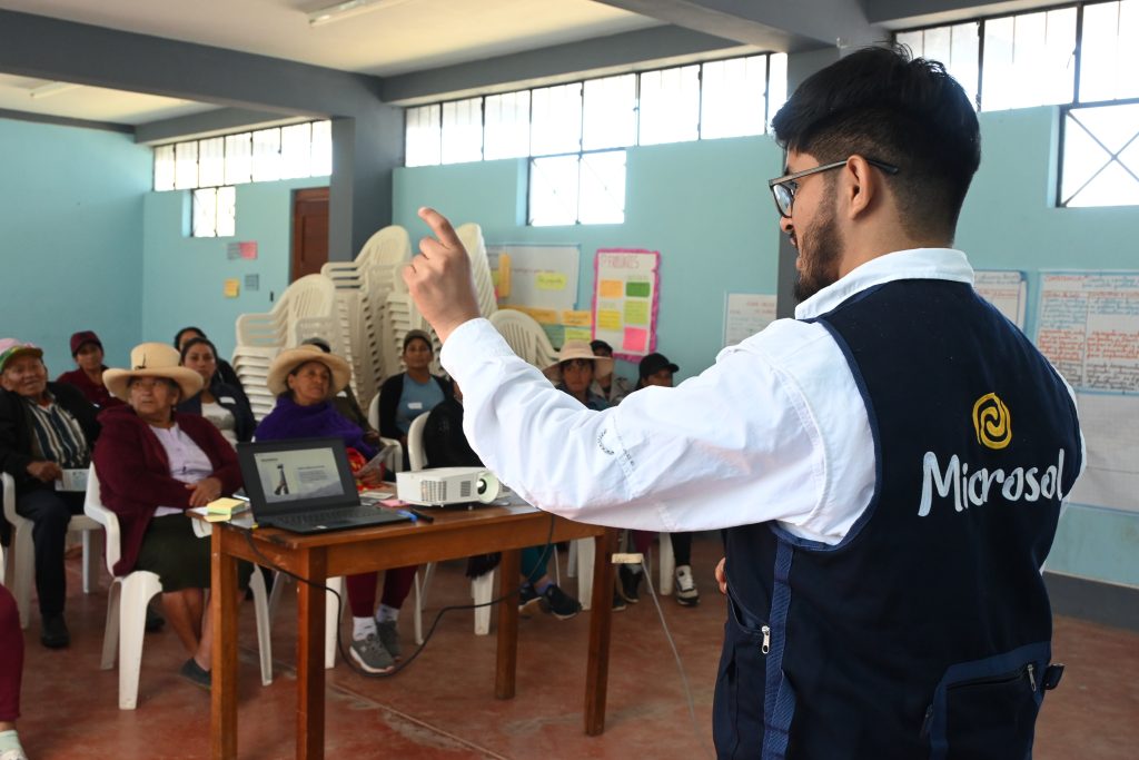 Taller sobre cuidado de las cocinas mejoradas Tuki Wasi
